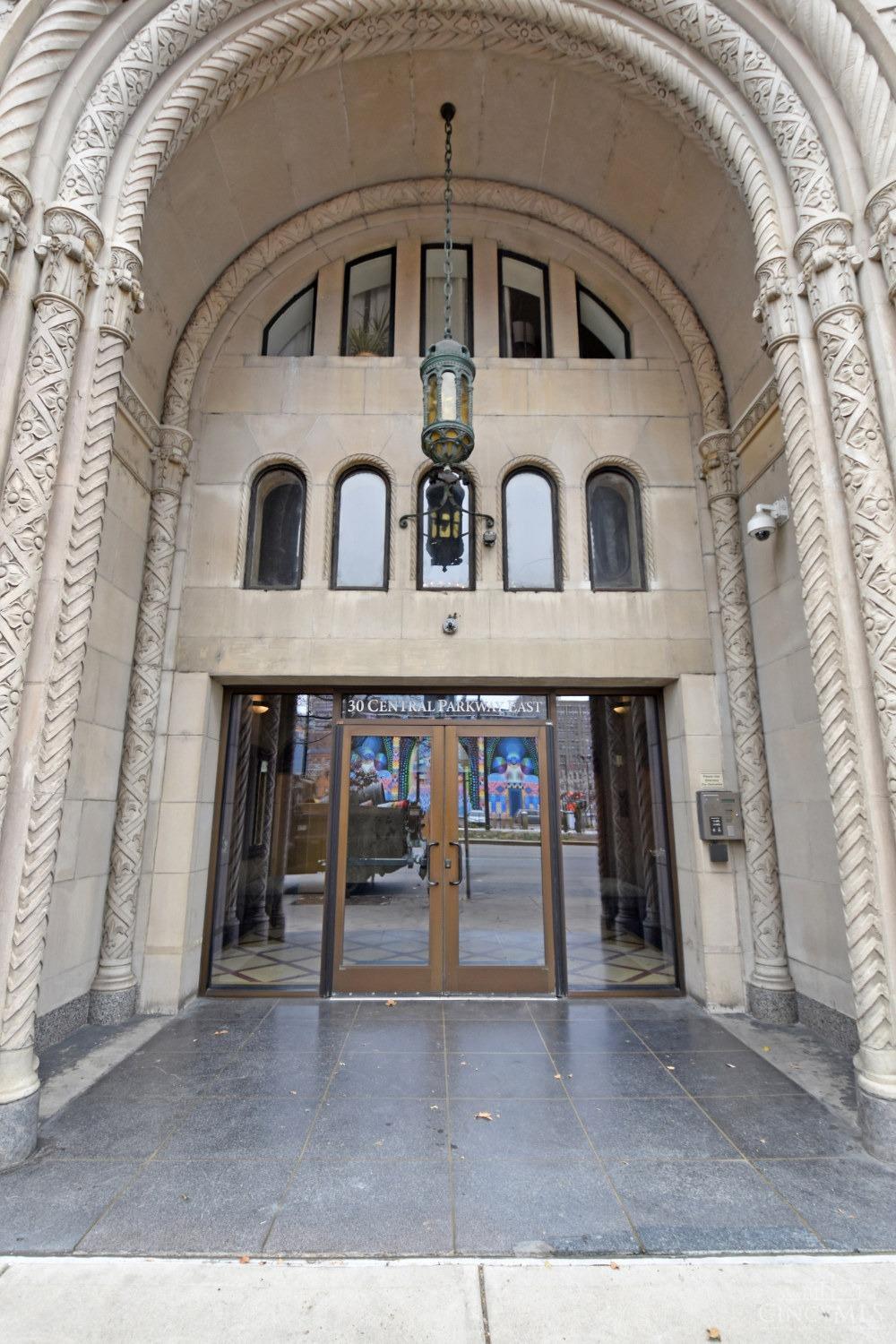 30 E Central Parkway 901
