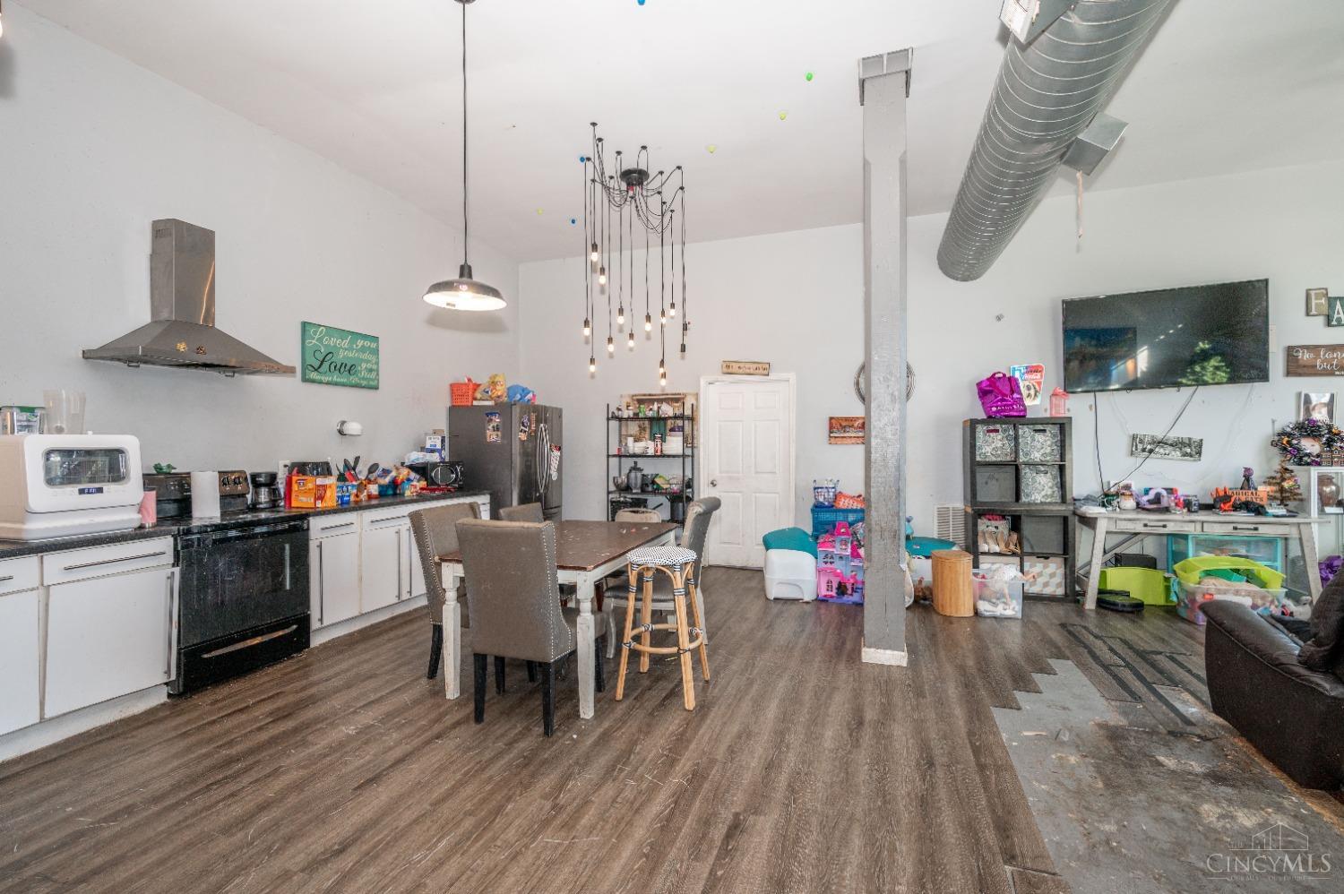 1514 Kinney Avenue 1