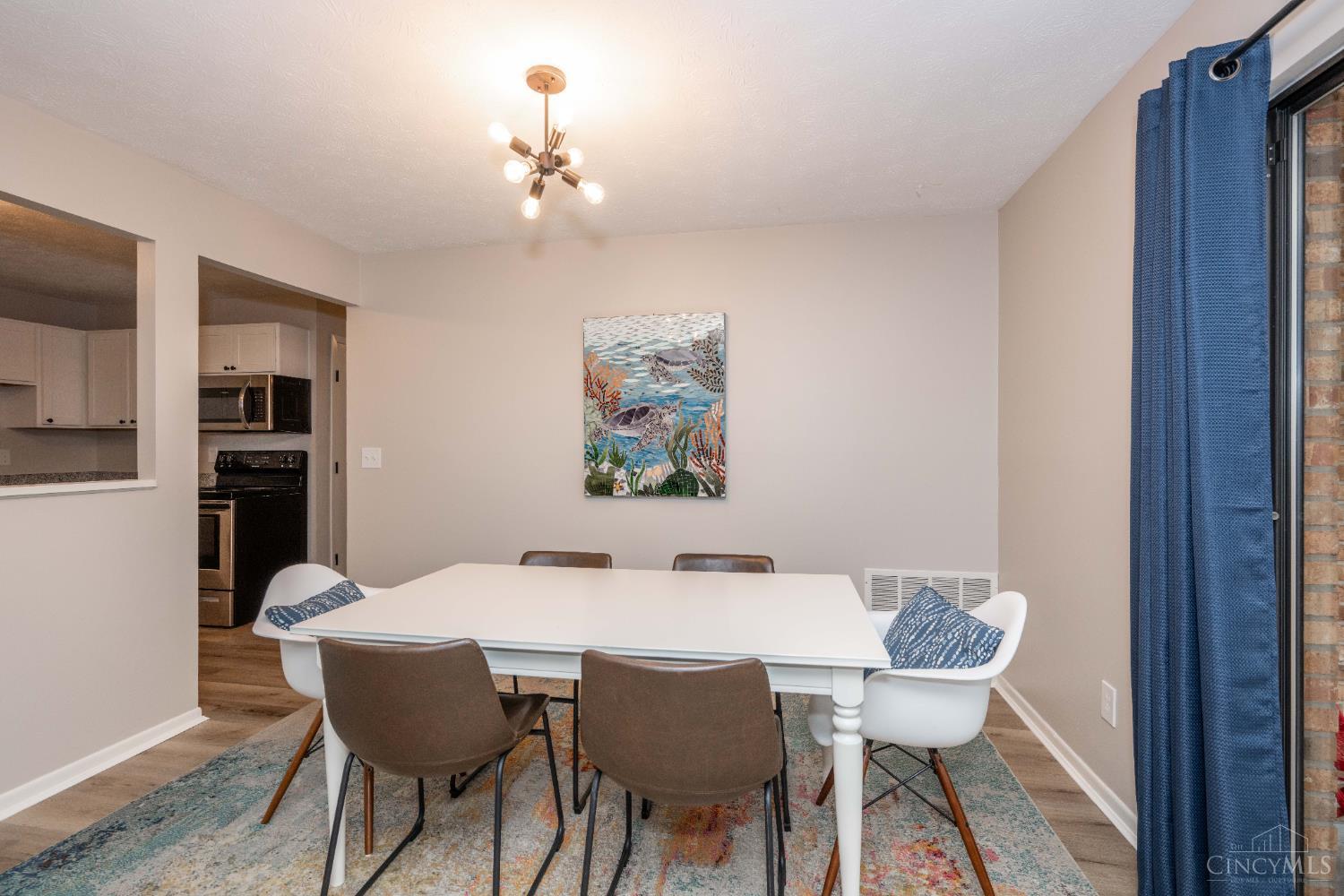 518 Riddle Road 7