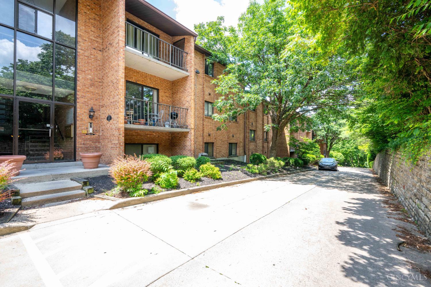 518 Riddle Road 7