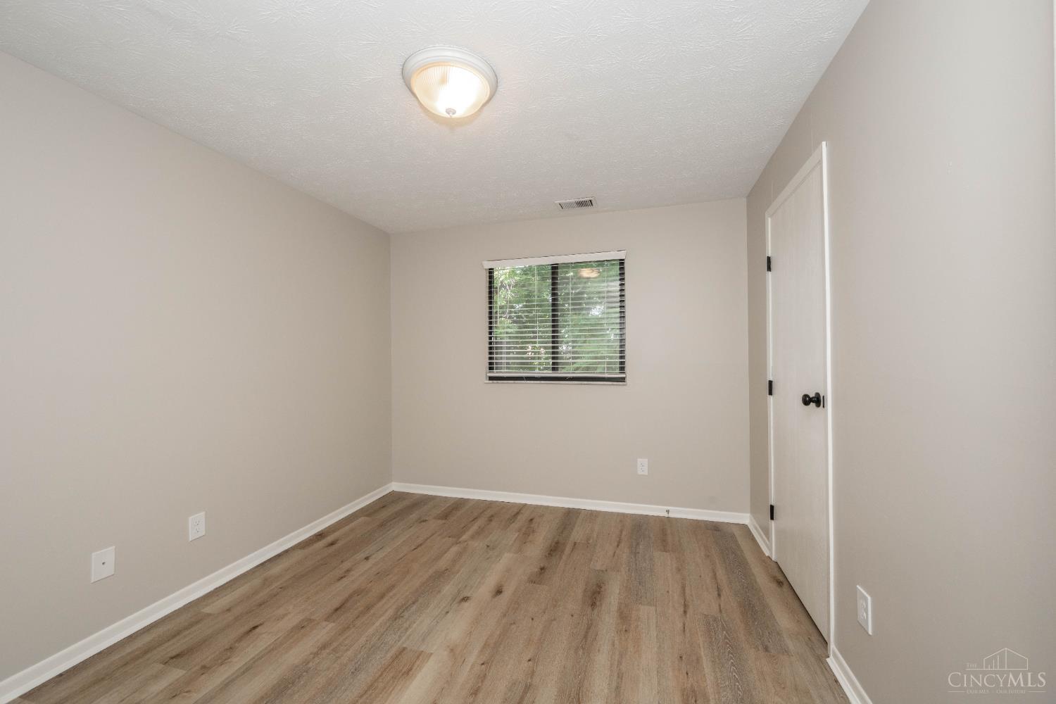 518 Riddle Road 7