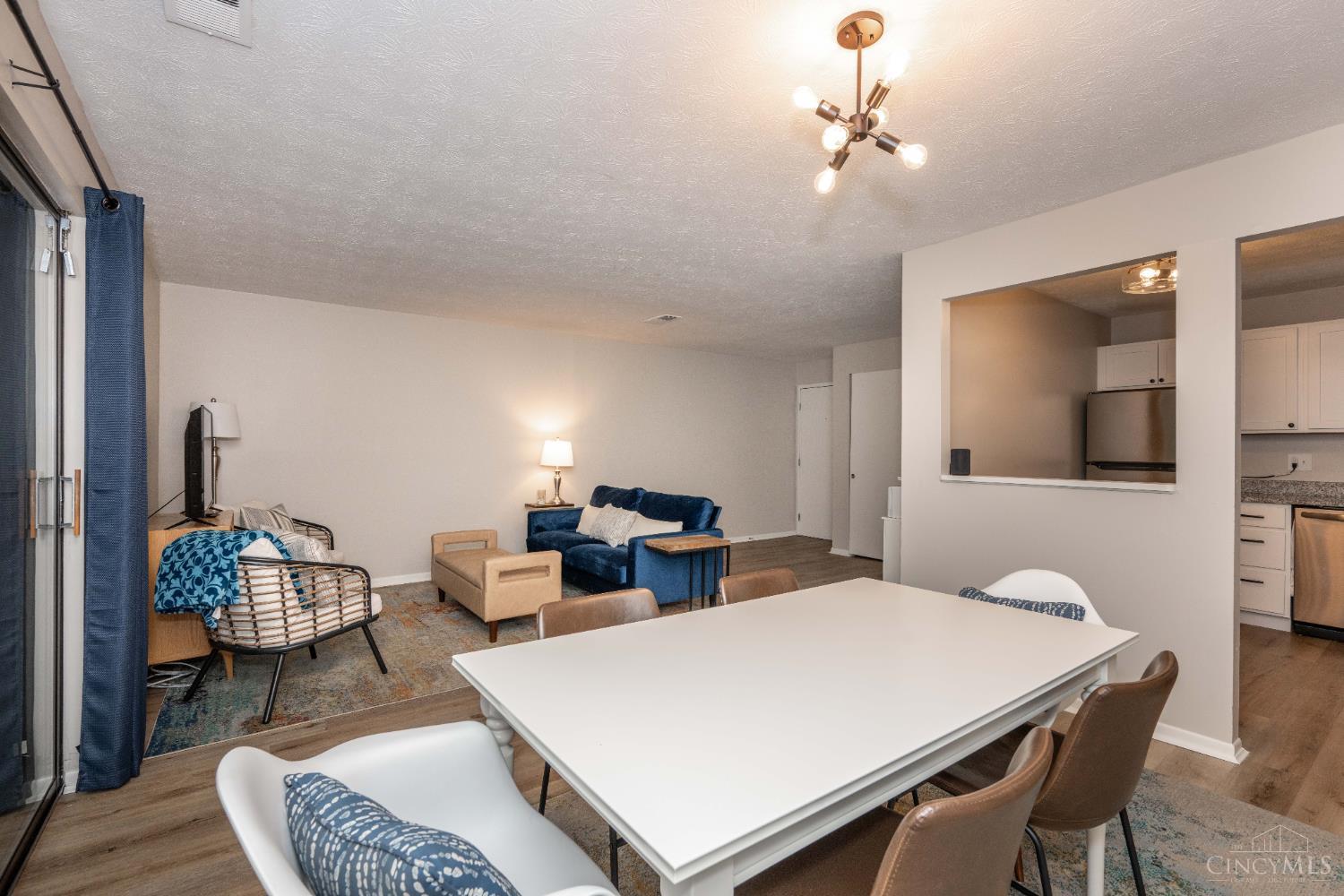 518 Riddle Road 7