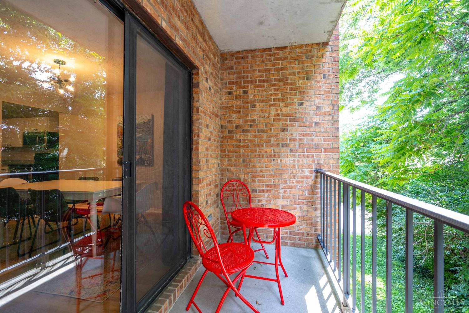 518 Riddle Road 7