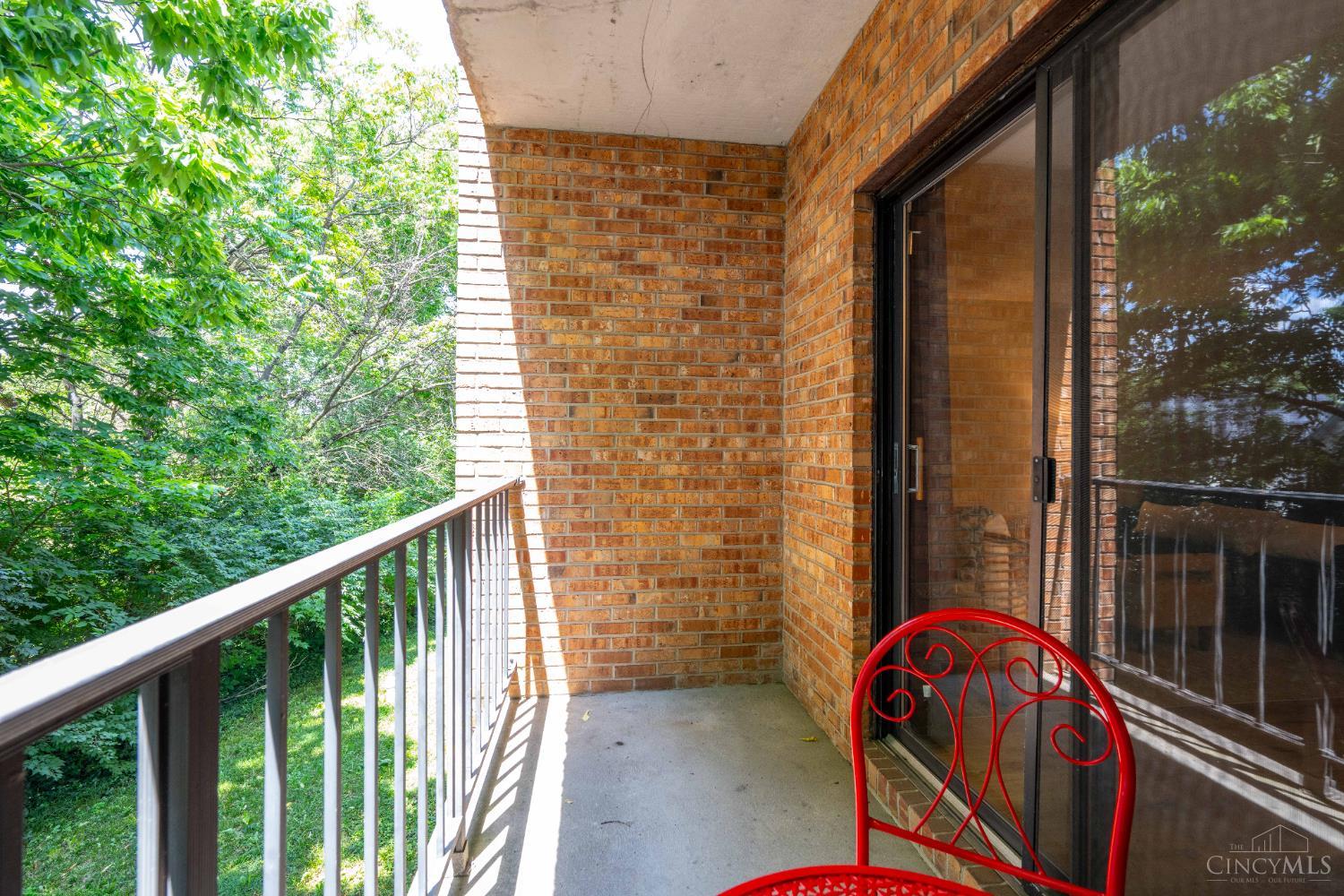 518 Riddle Road 7