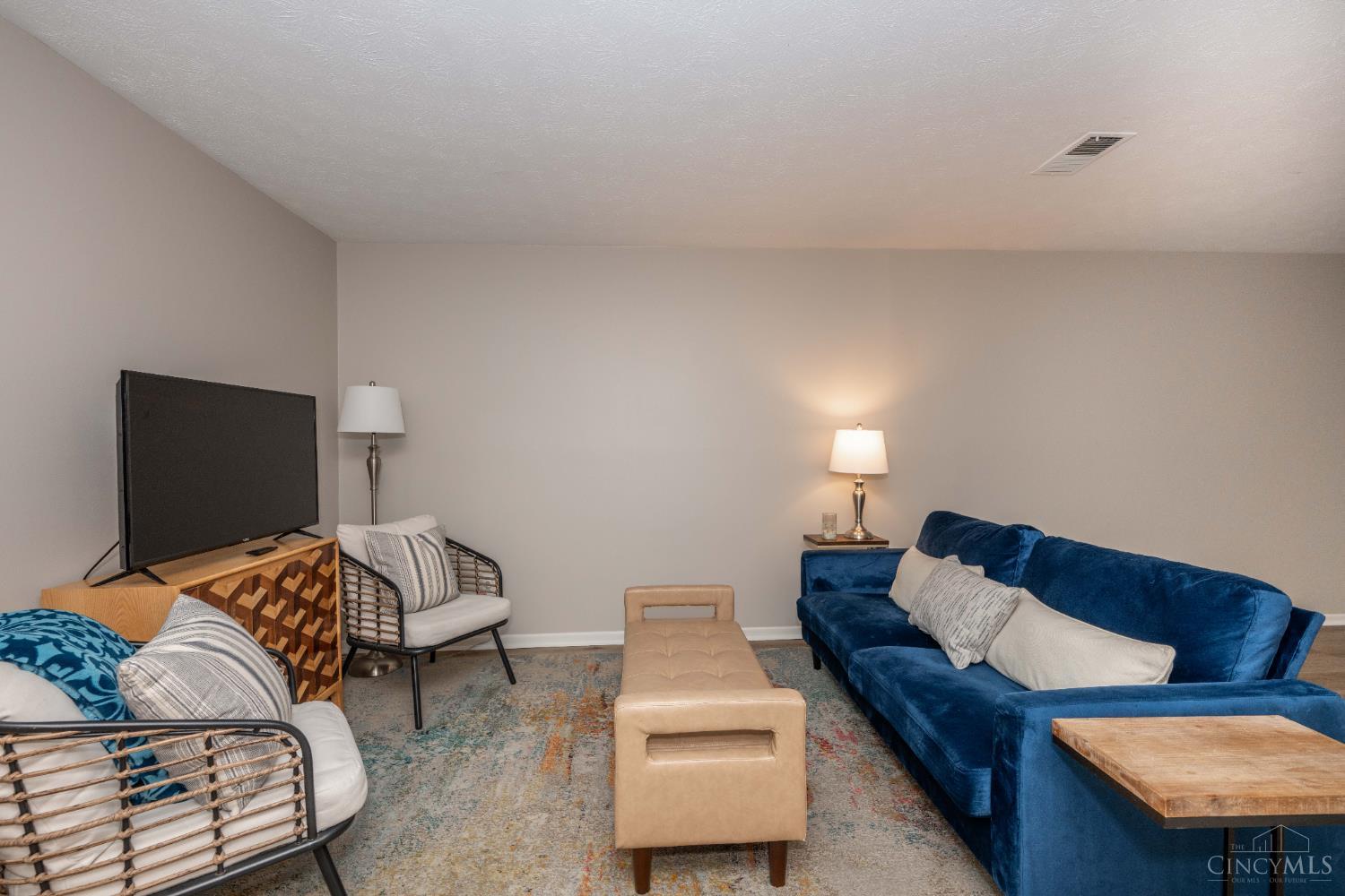 518 Riddle Road 7