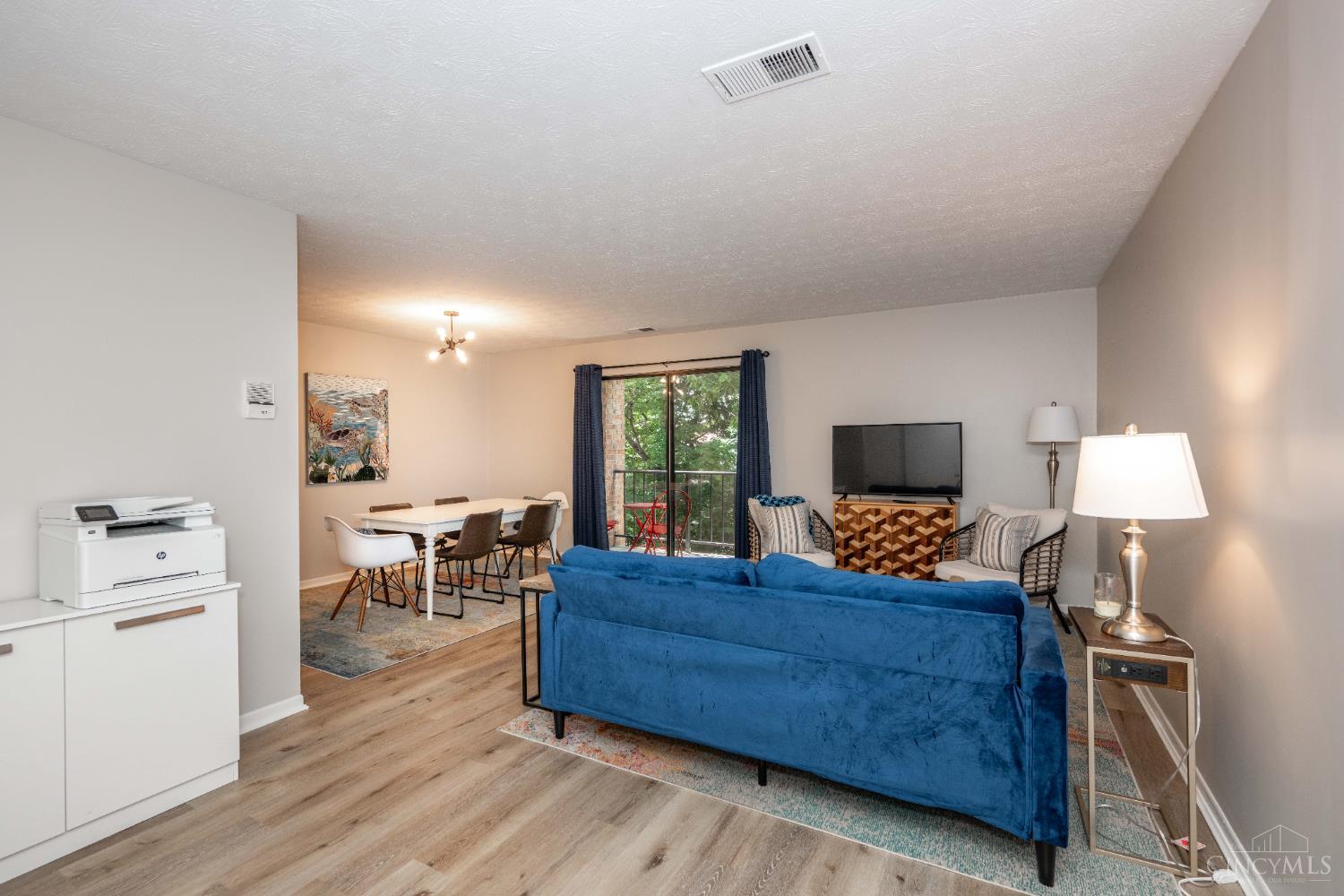 518 Riddle Road 7