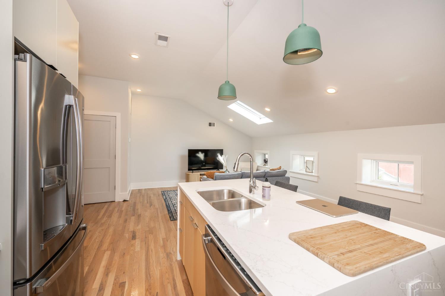 915 Vine Street 401