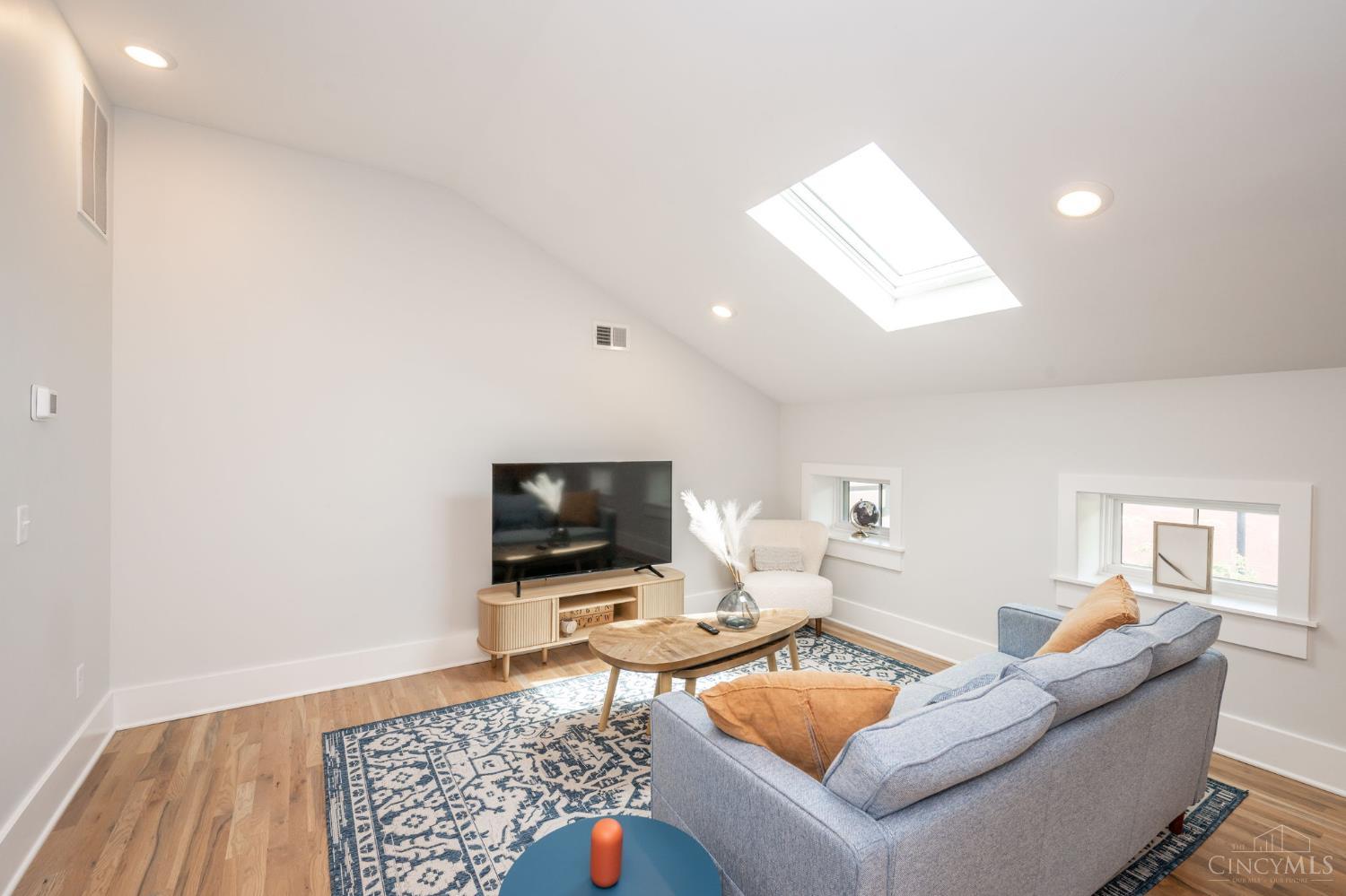 915 Vine Street 401