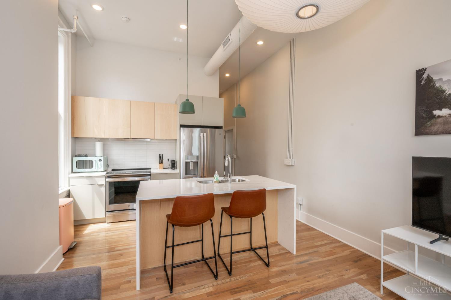 915 Vine Street 303