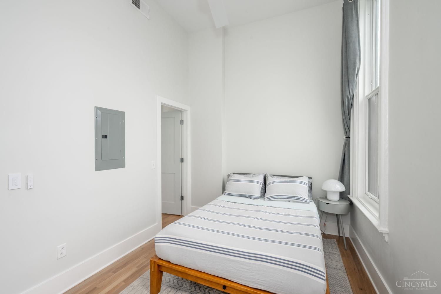 915 Vine Street 303
