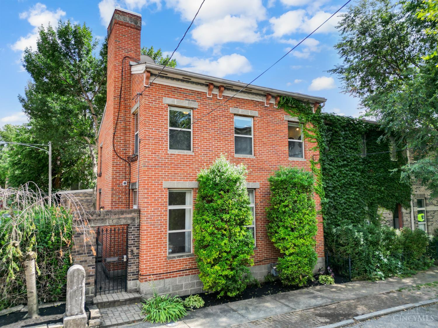 411 Chestnut Street