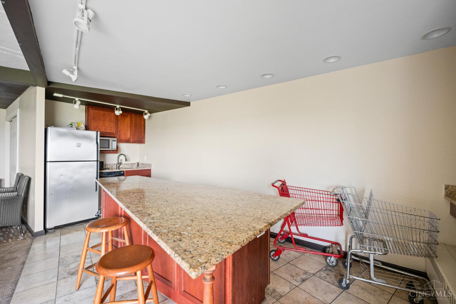 810 Matson Place 605