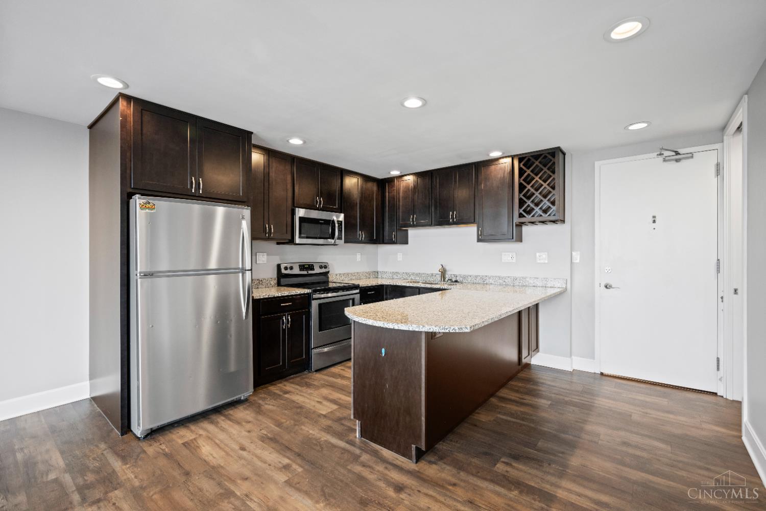 810 Matson Place 605