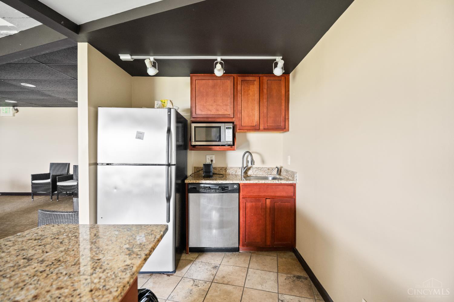 810 Matson Place 605