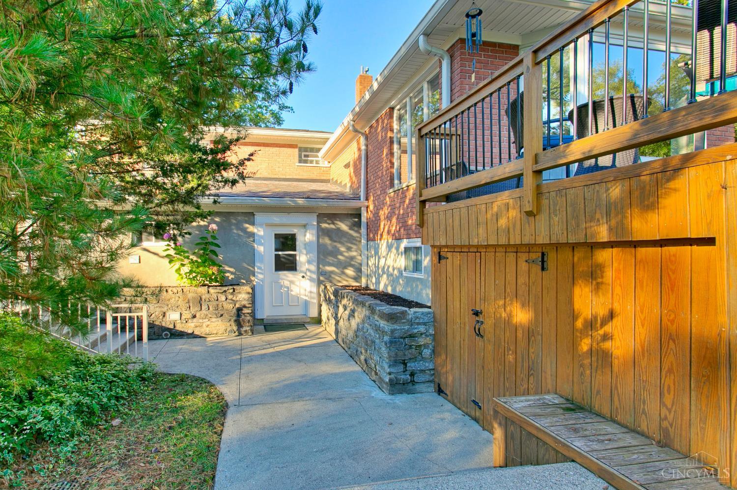 5482 Country Lane