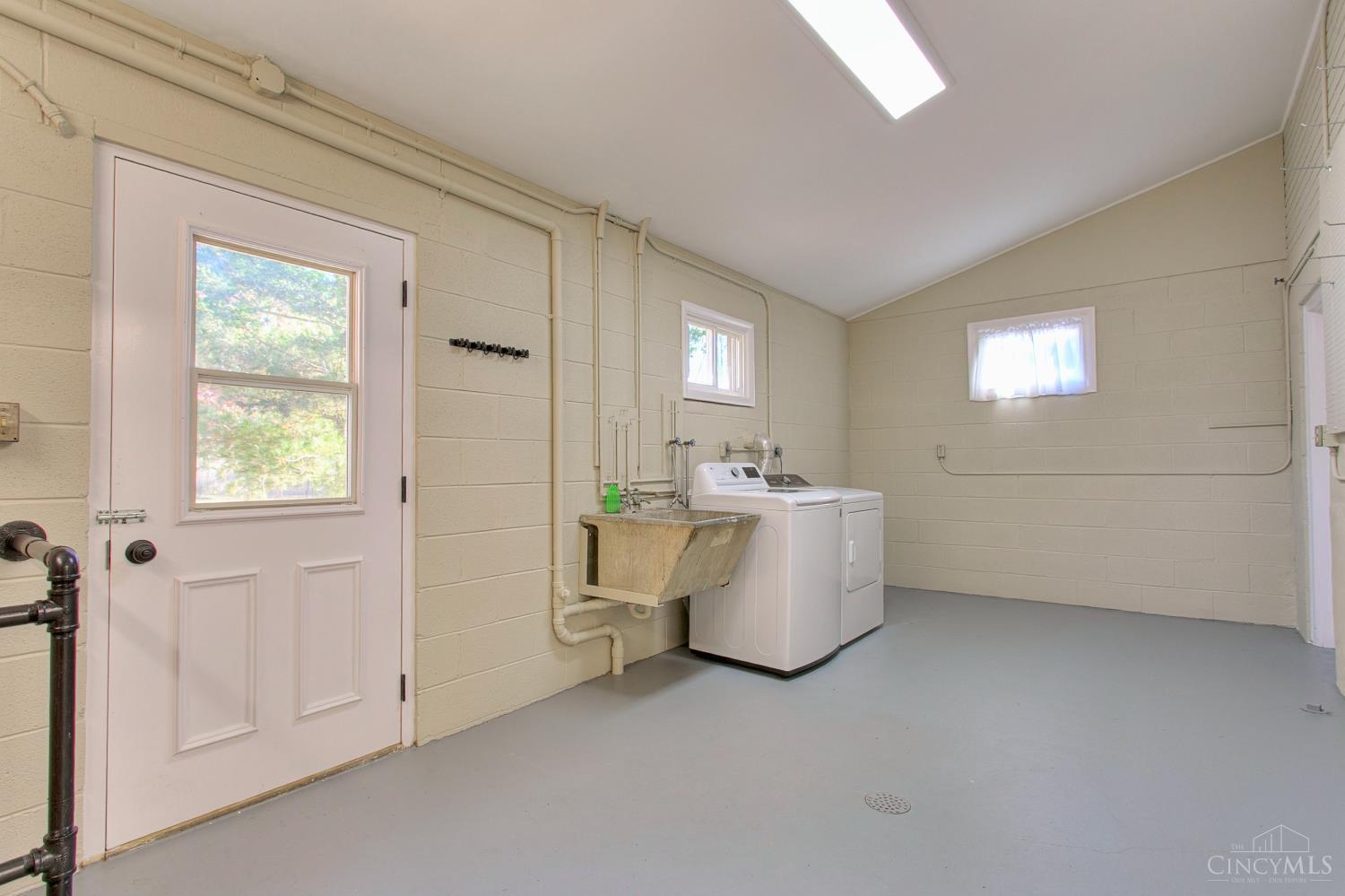 5482 Country Lane