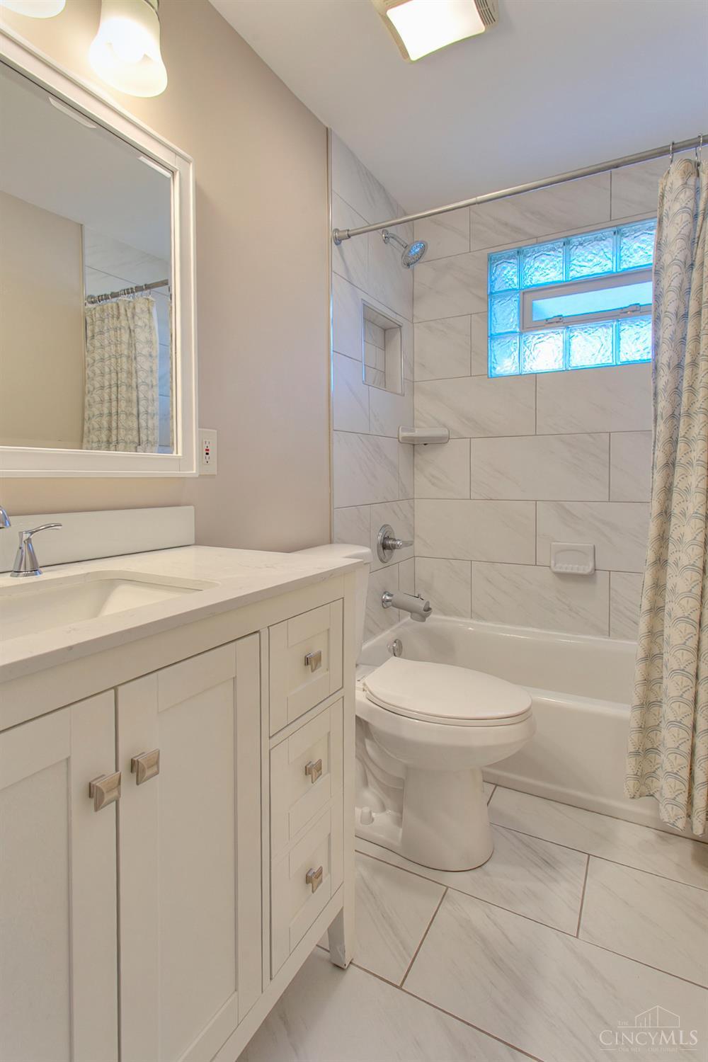 5482 Country Lane