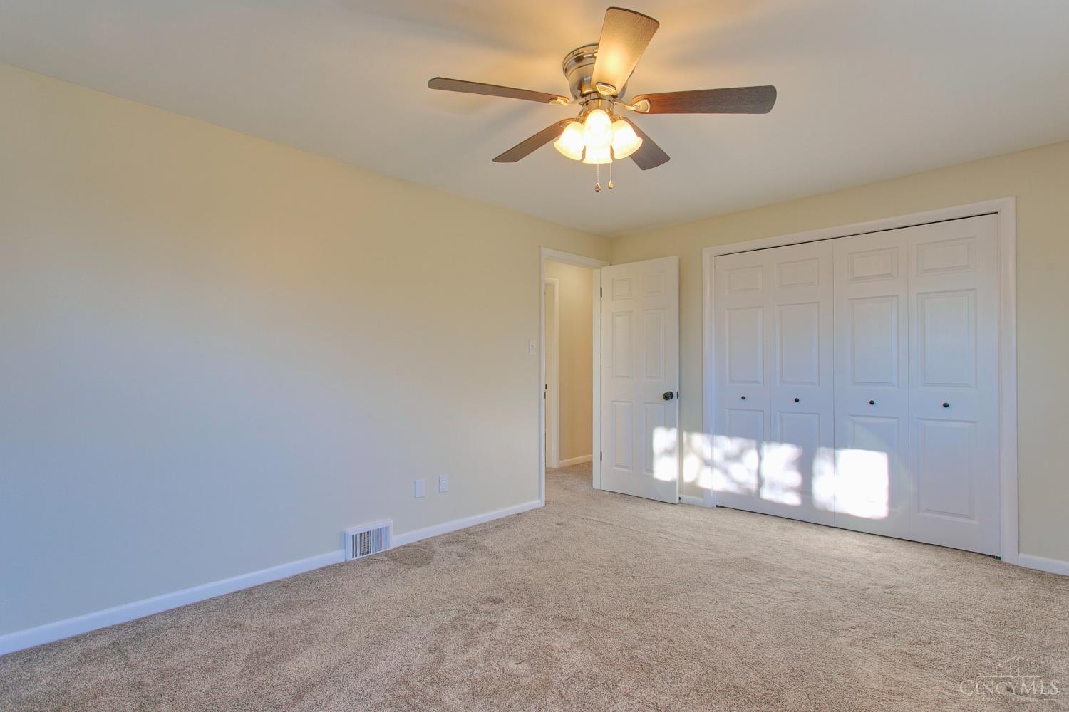 5482 Country Lane