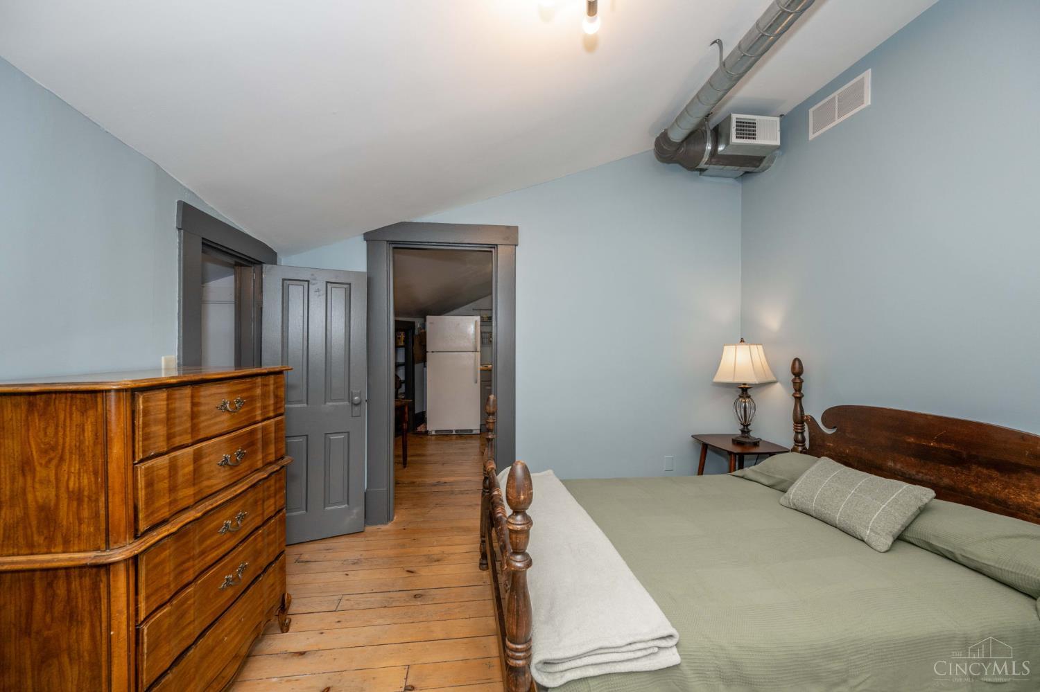 104 W Clifton Avenue