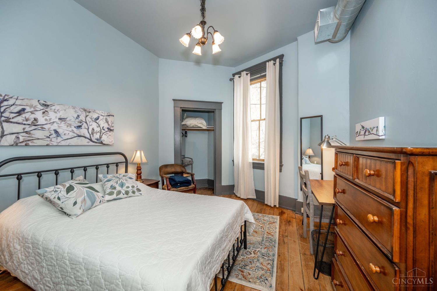 104 W Clifton Avenue