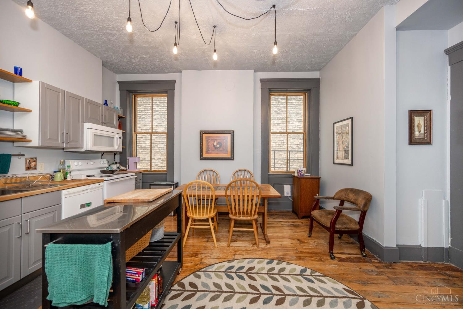 104 W Clifton Avenue