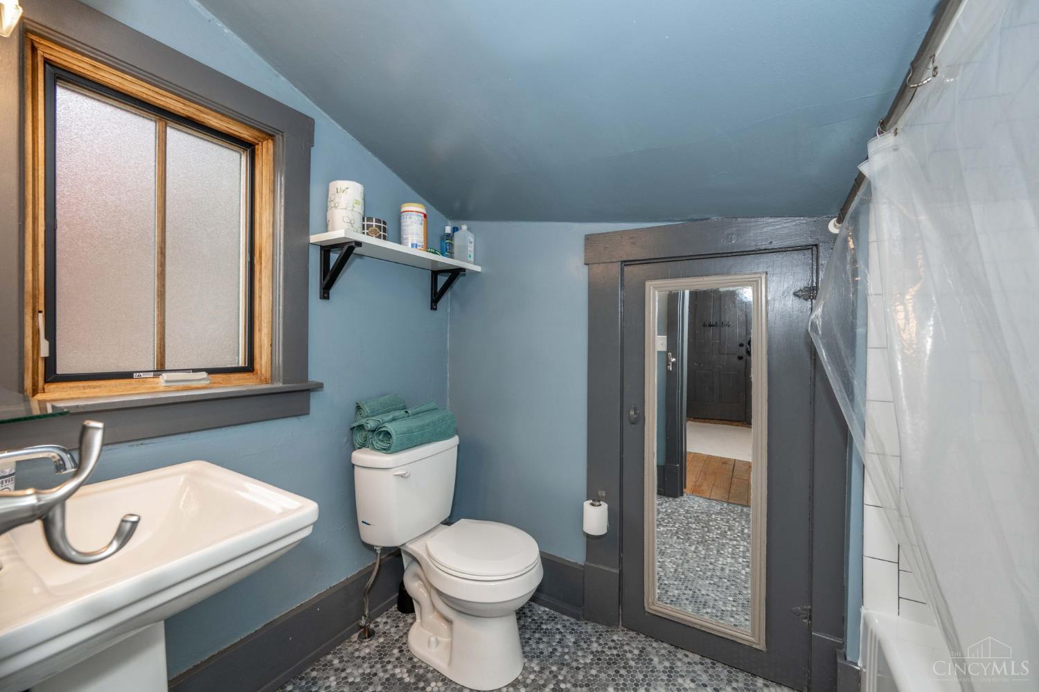 104 W Clifton Avenue
