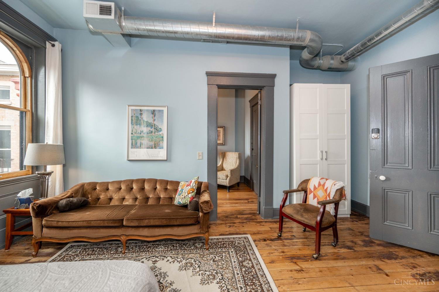 104 W Clifton Avenue