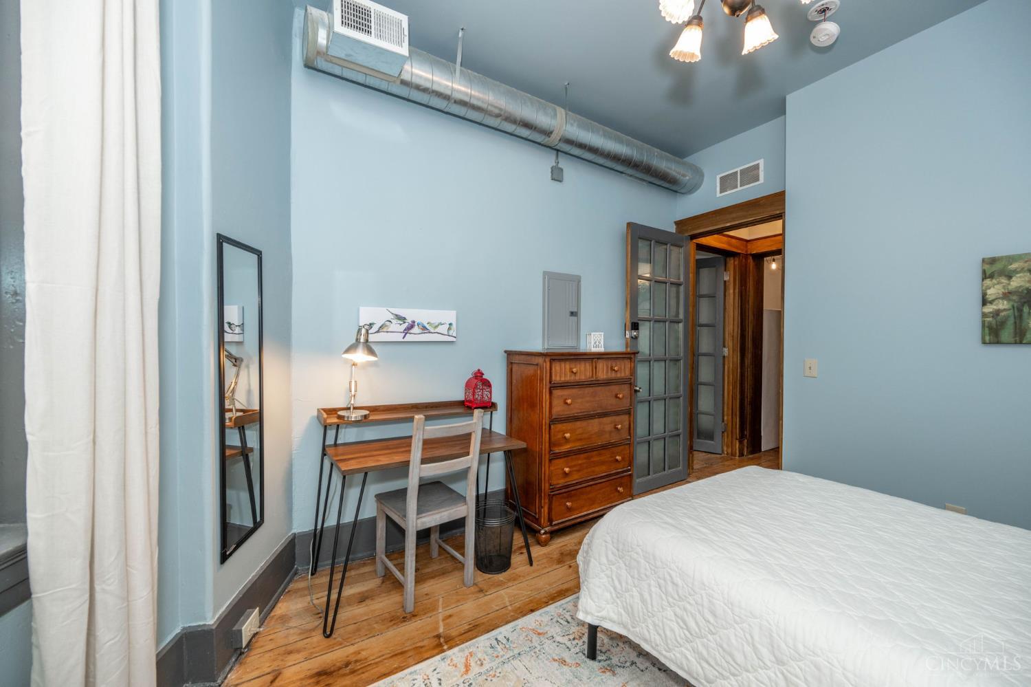 104 W Clifton Avenue