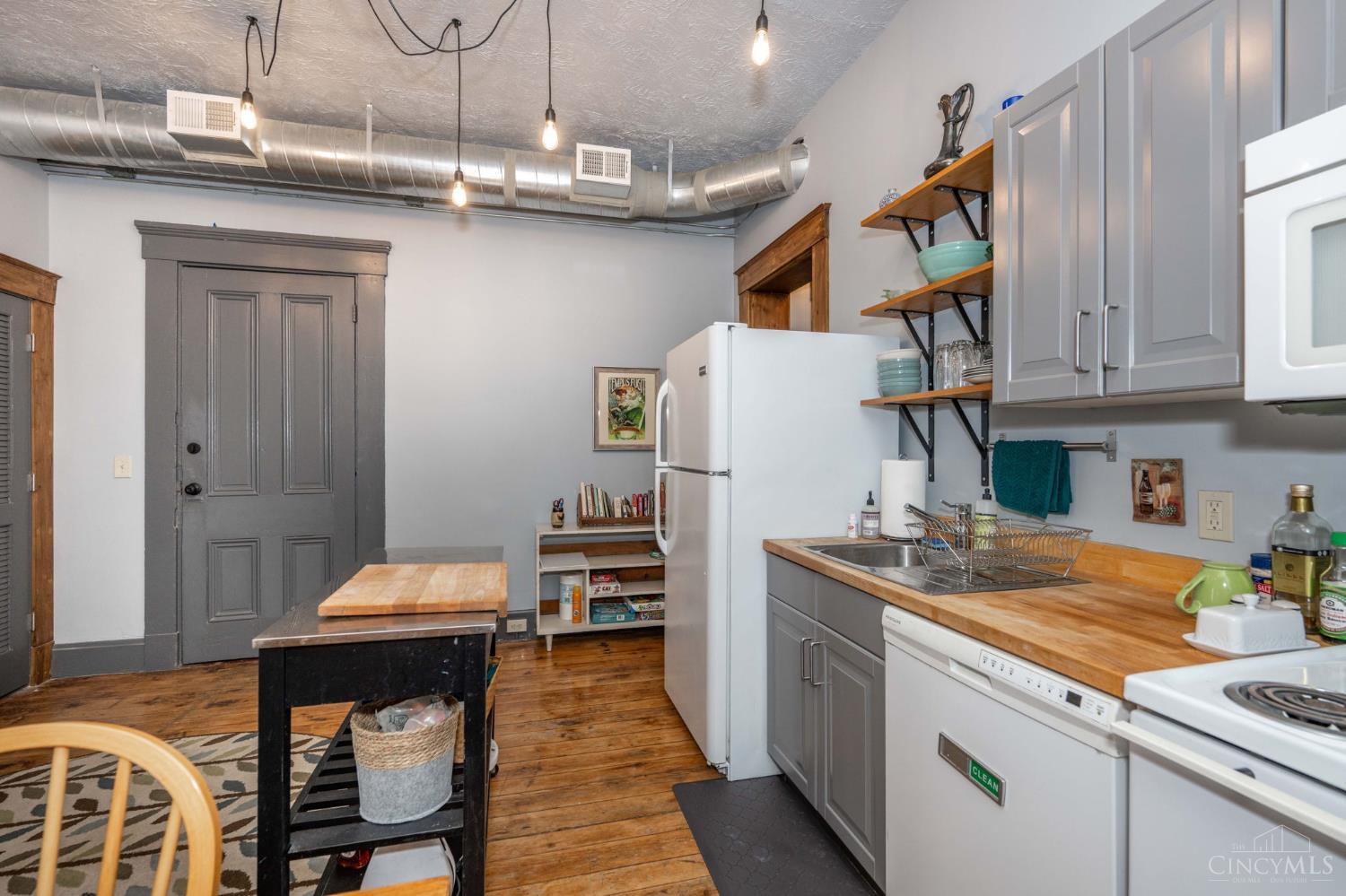 104 W Clifton Avenue