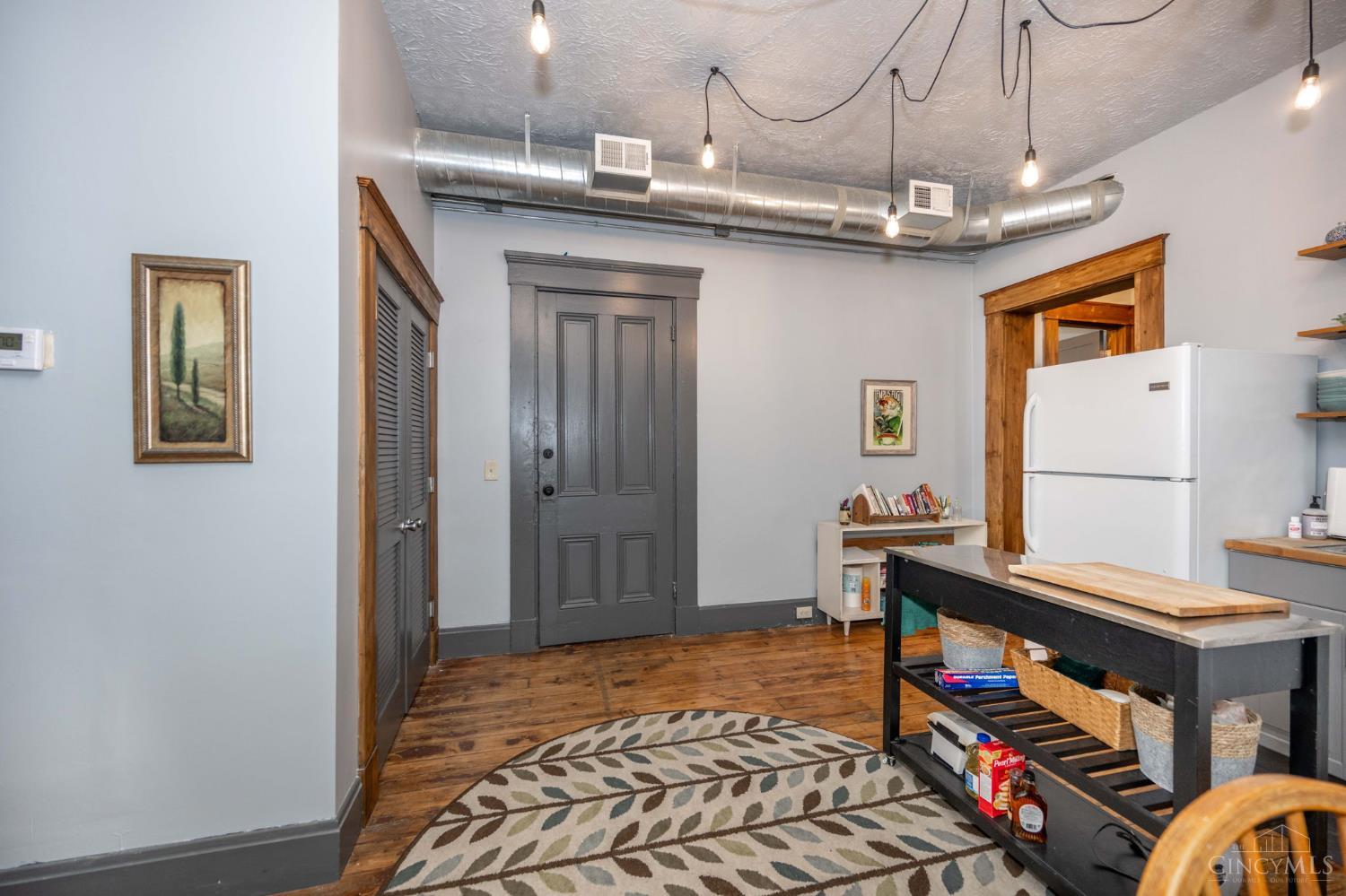 104 W Clifton Avenue