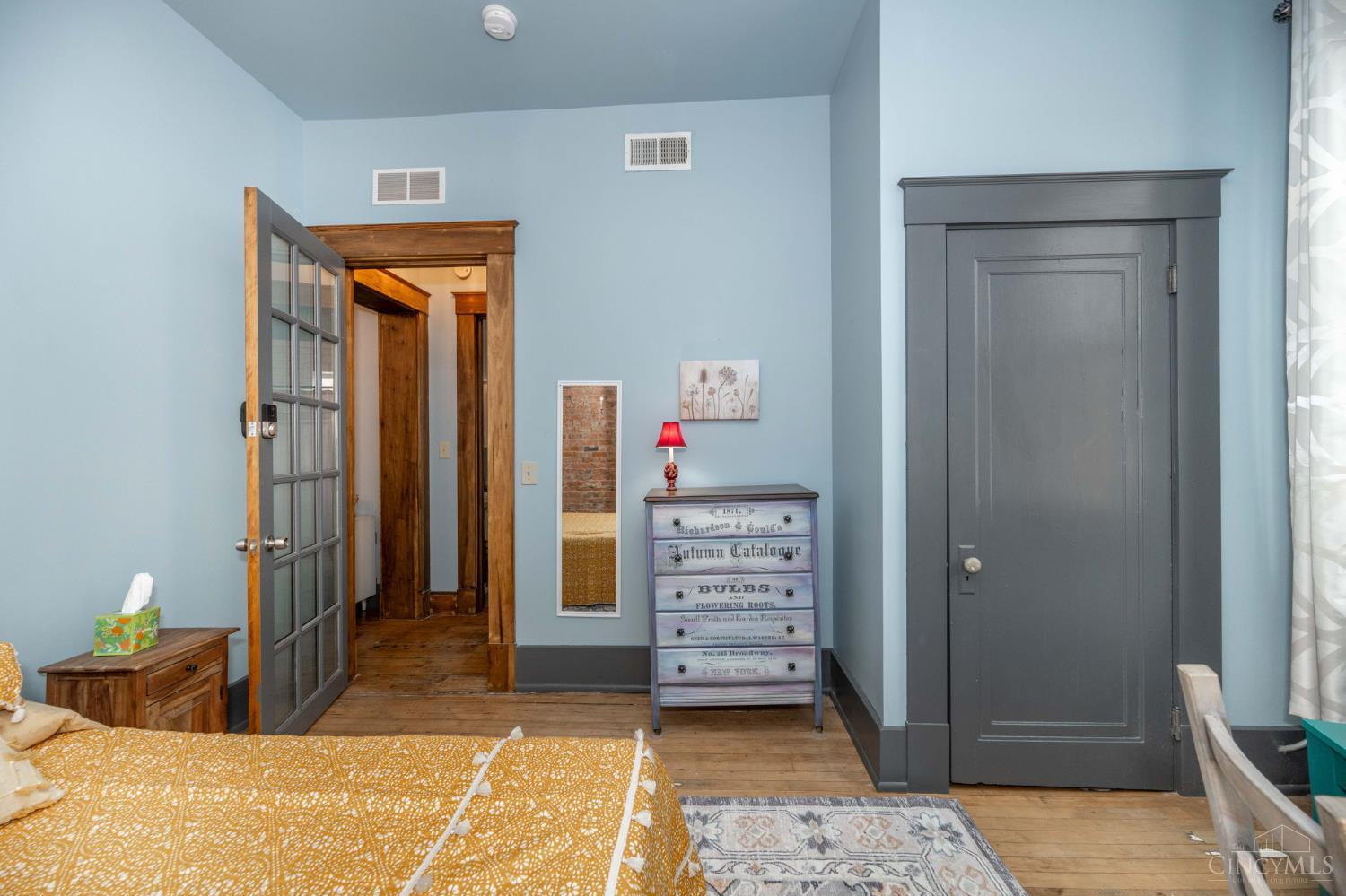 104 W Clifton Avenue