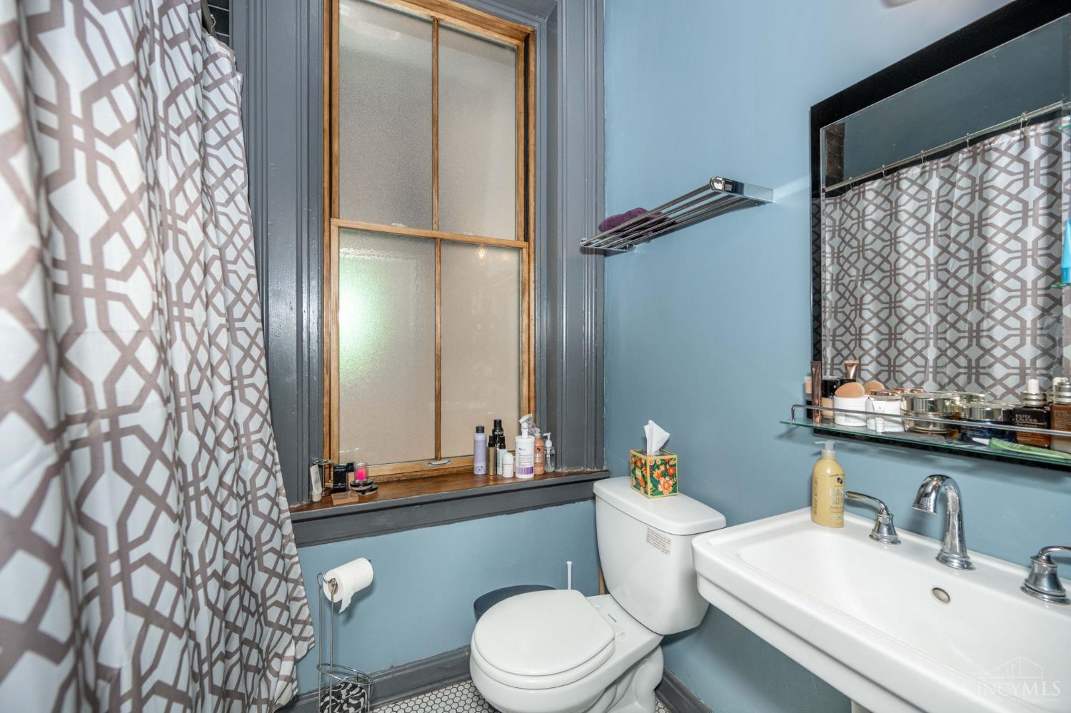 104 W Clifton Avenue