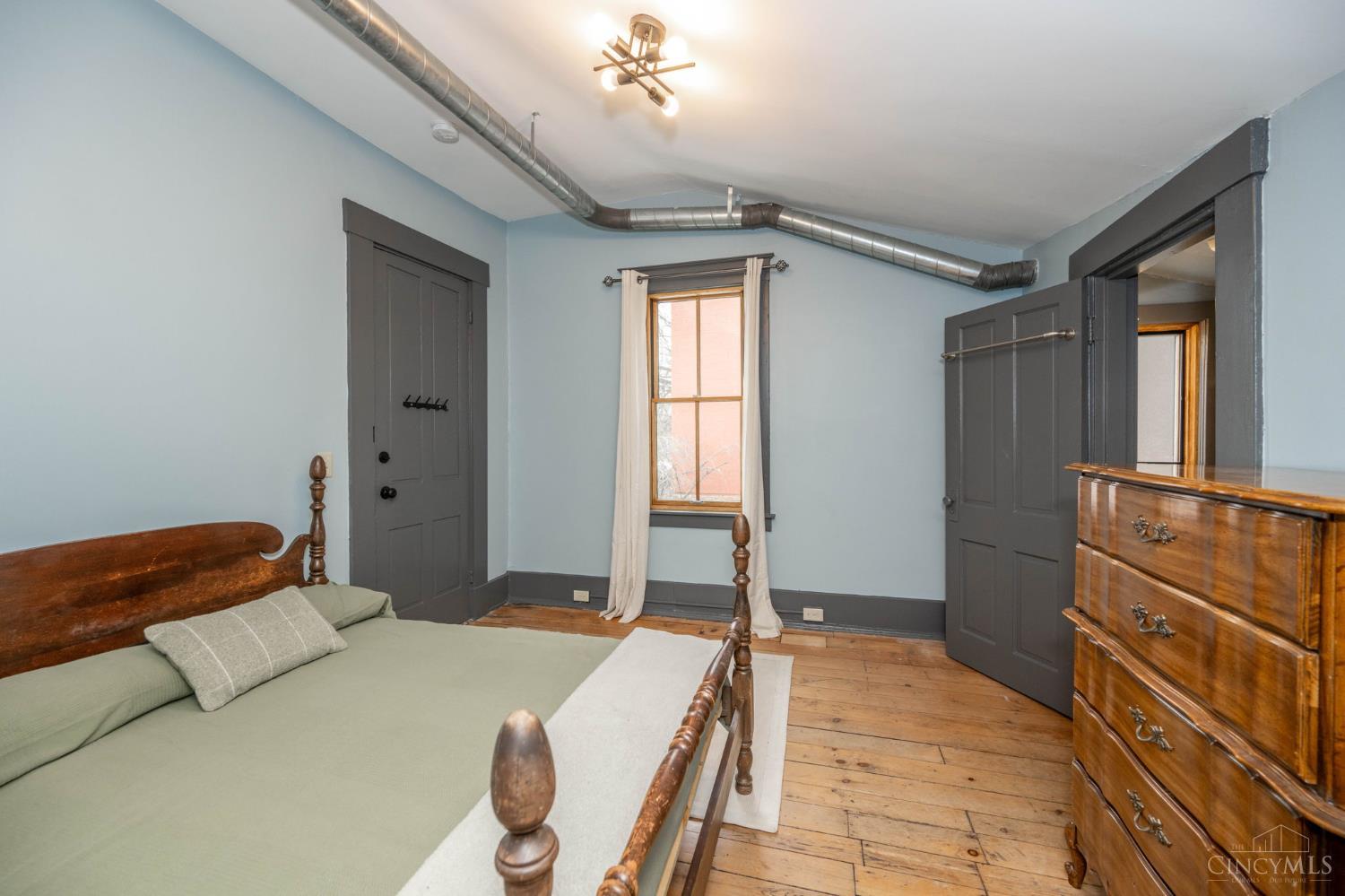 104 W Clifton Avenue