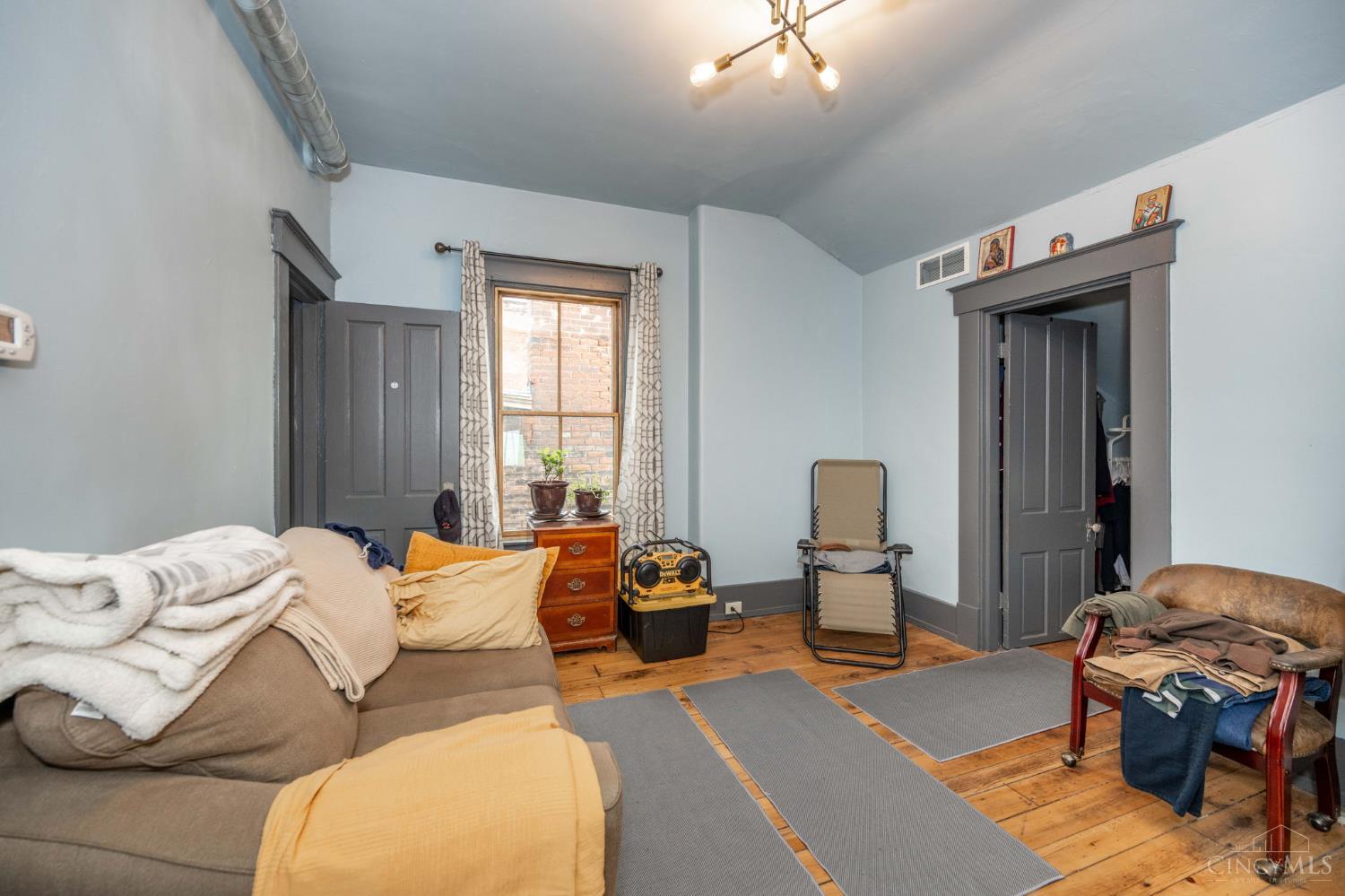 104 W Clifton Avenue