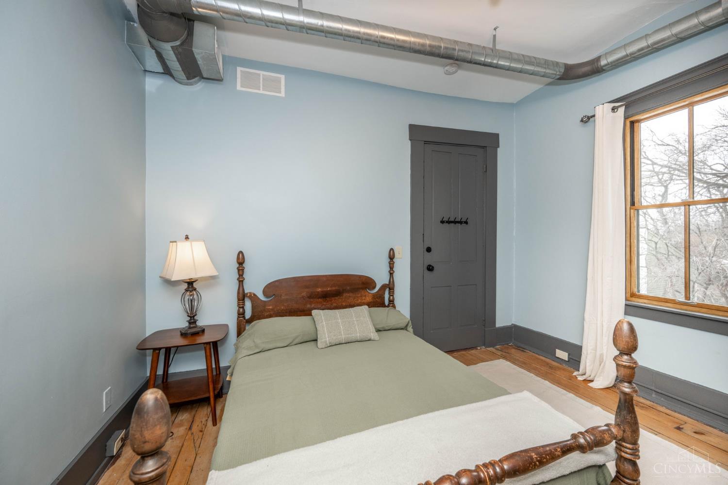 104 W Clifton Avenue