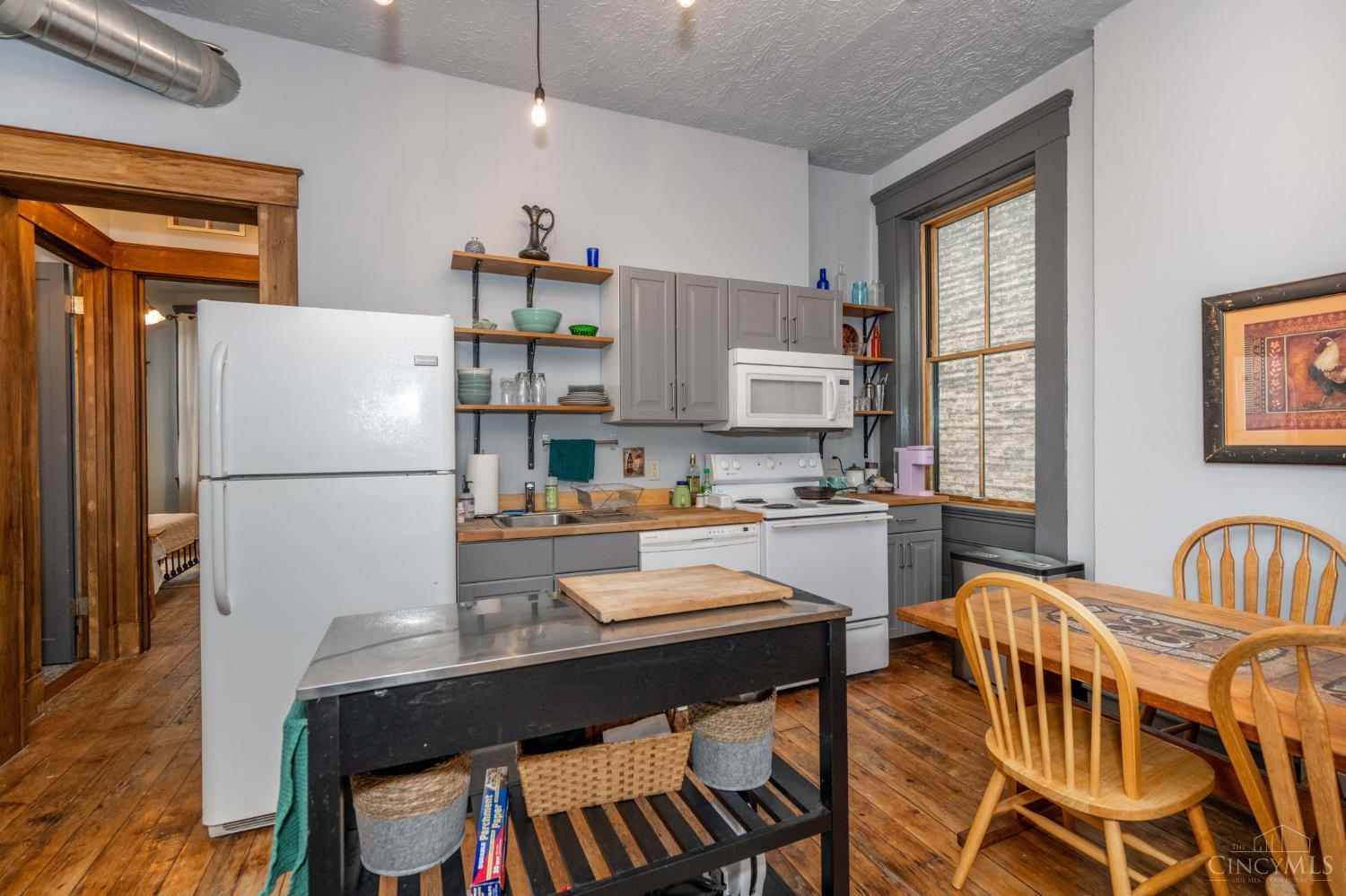 104 W Clifton Avenue