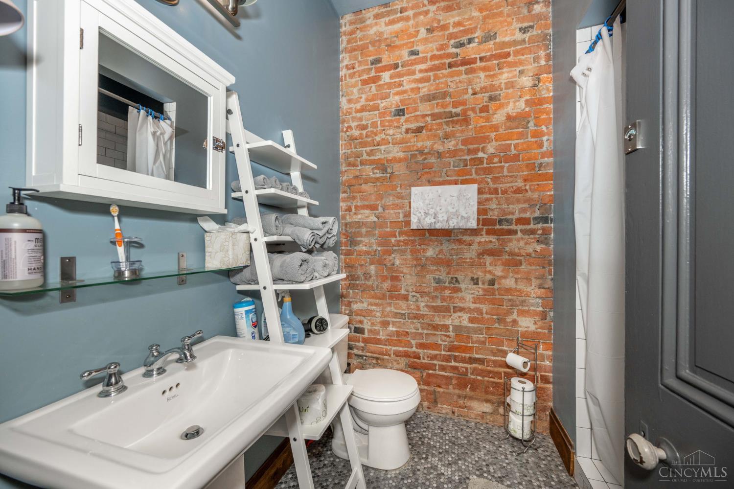 104 W Clifton Avenue