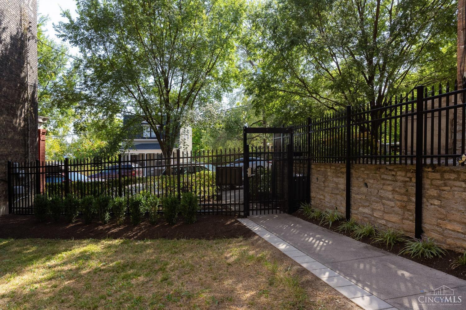 104 W Clifton Avenue