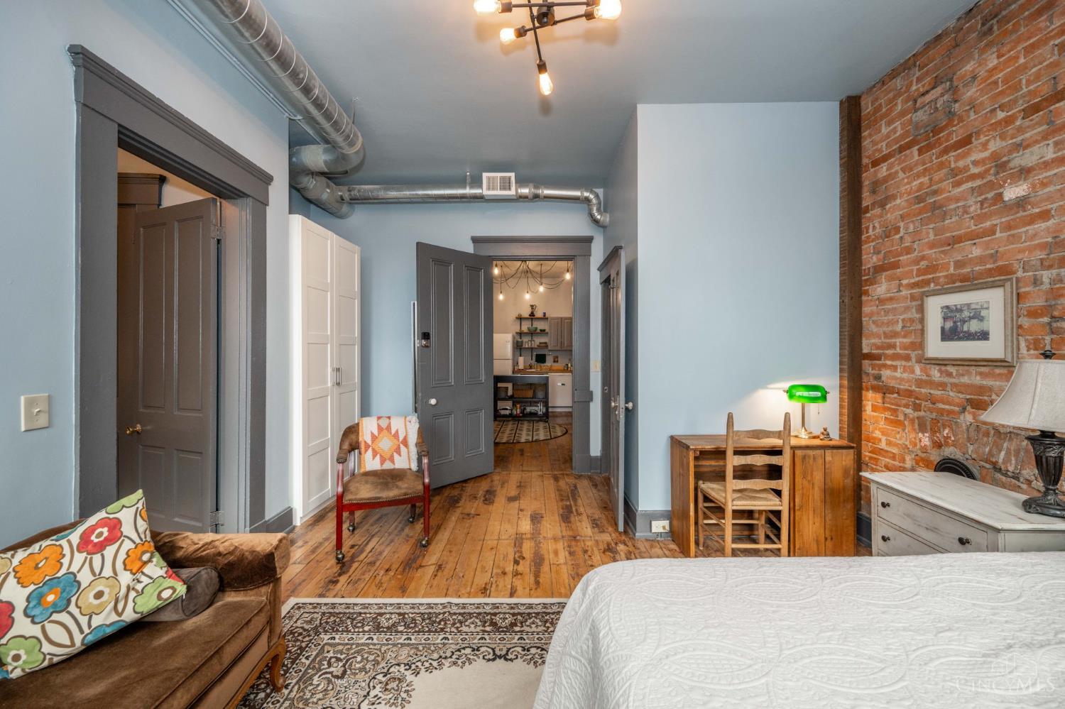 104 W Clifton Avenue