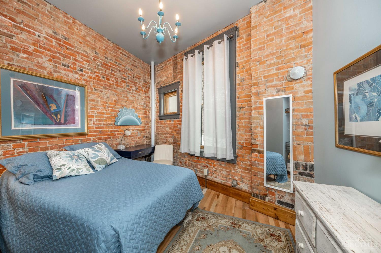 104 W Clifton Avenue