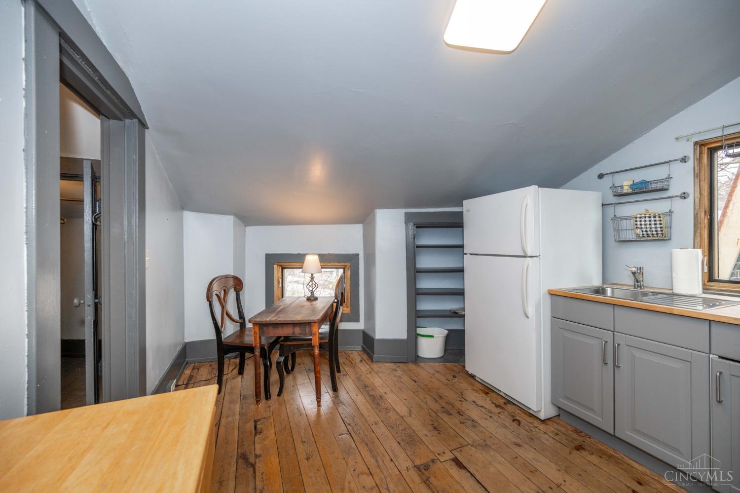 104 W Clifton Avenue