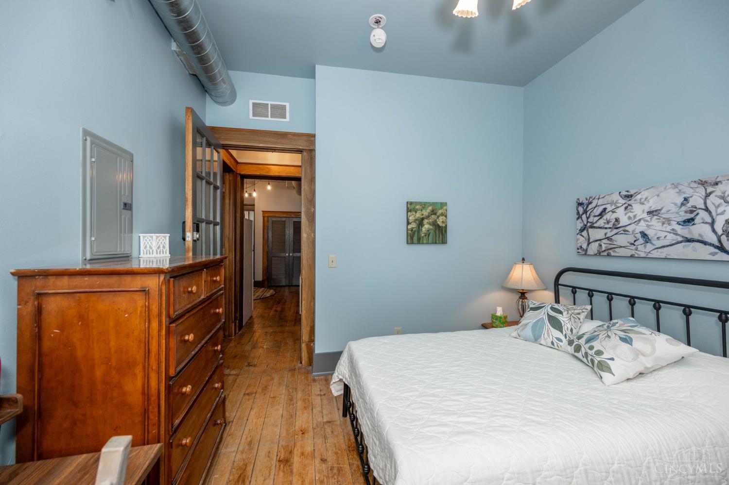 104 W Clifton Avenue