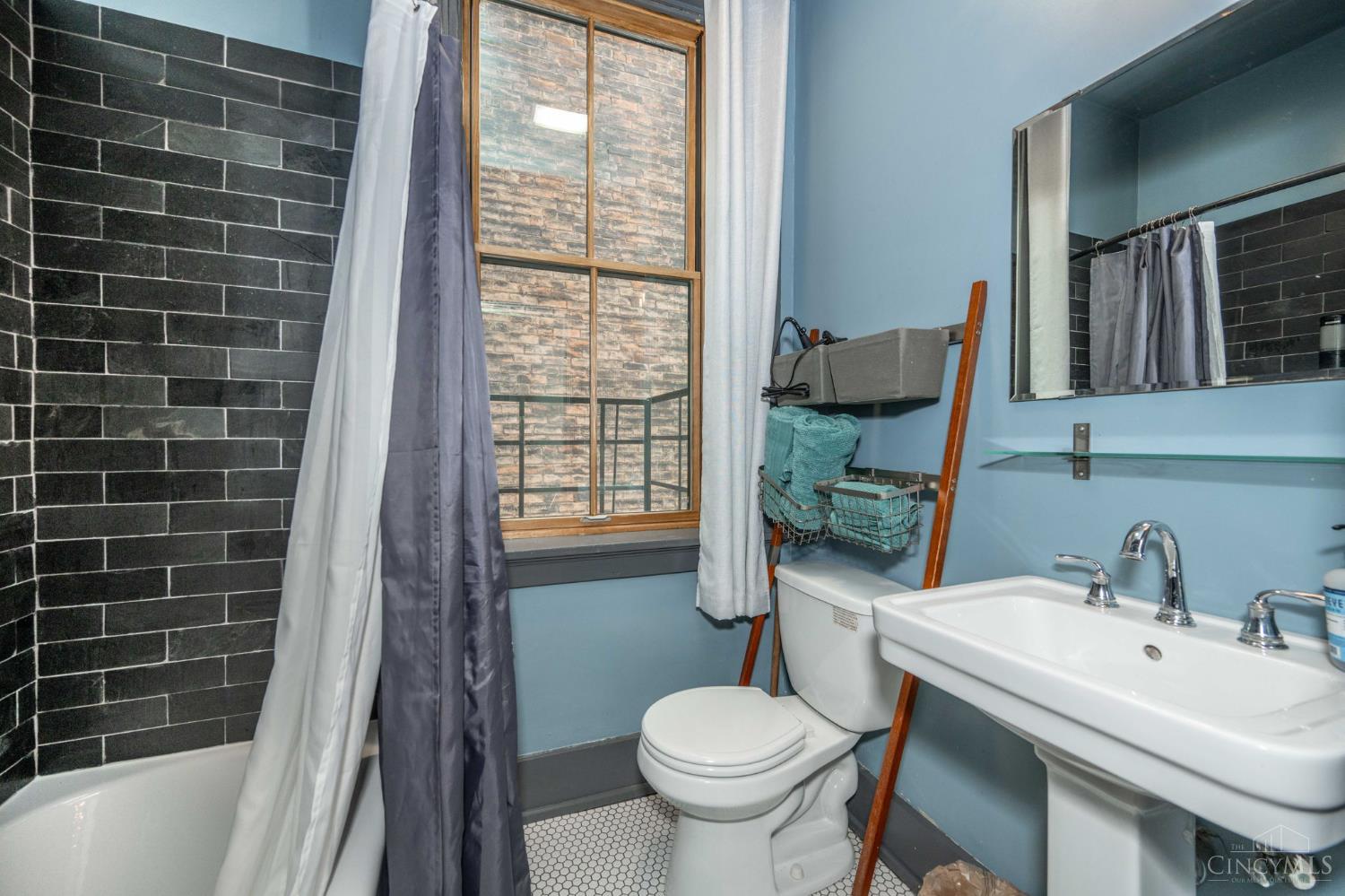 104 W Clifton Avenue