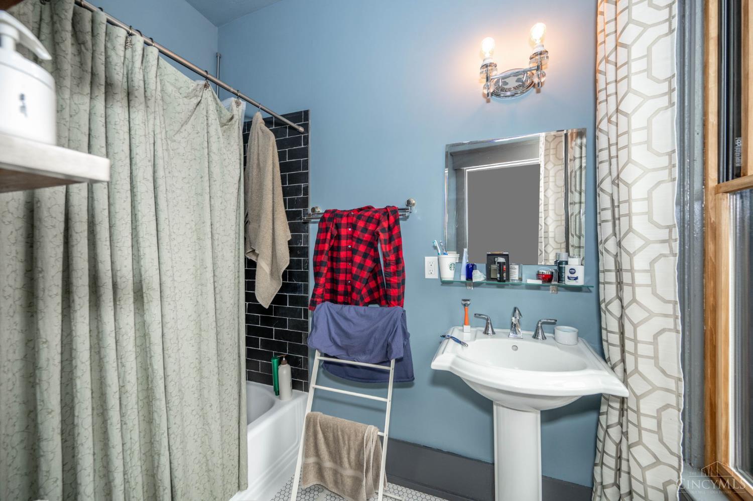 104 W Clifton Avenue