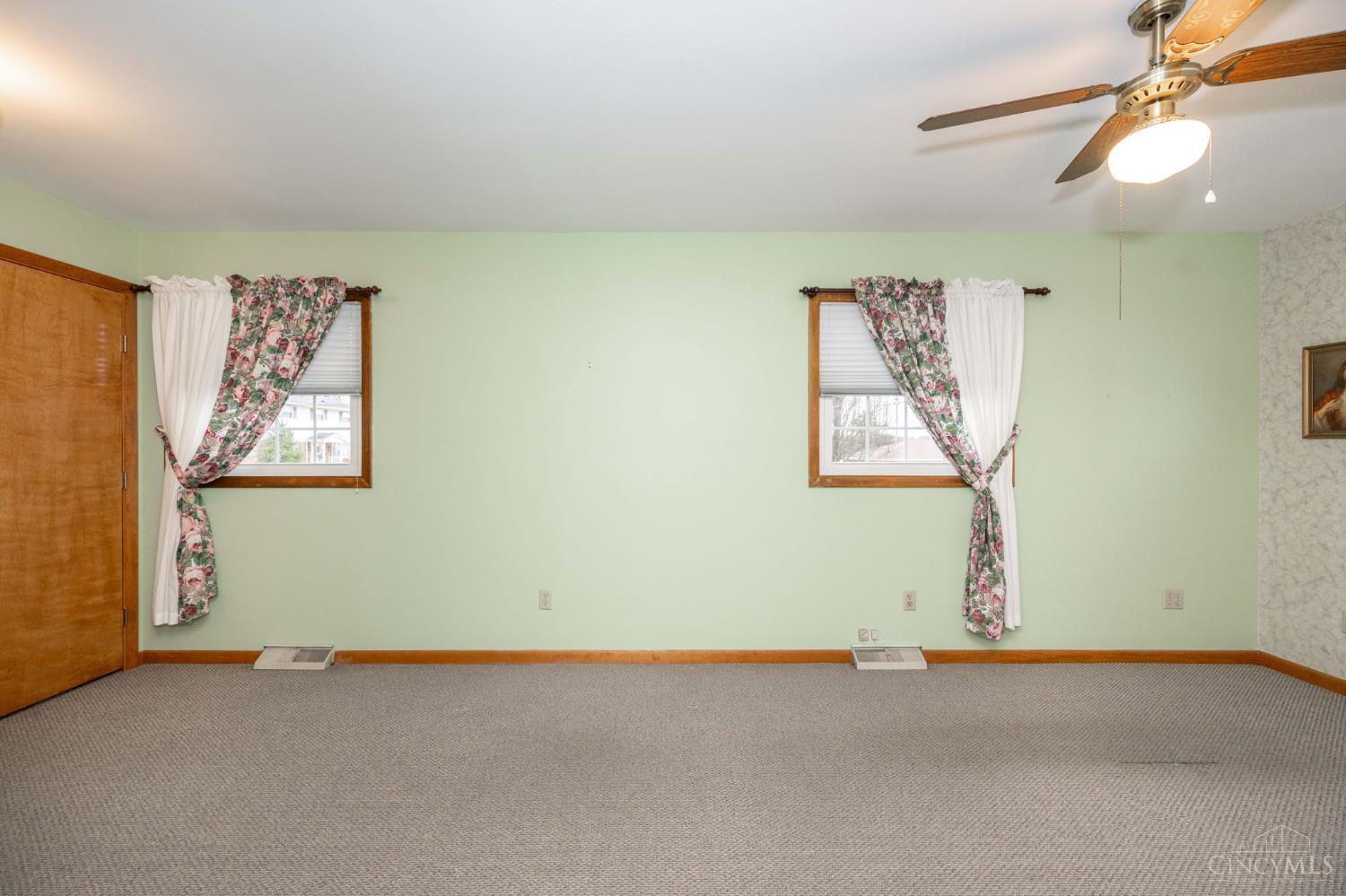 5679 Hollowview Court
