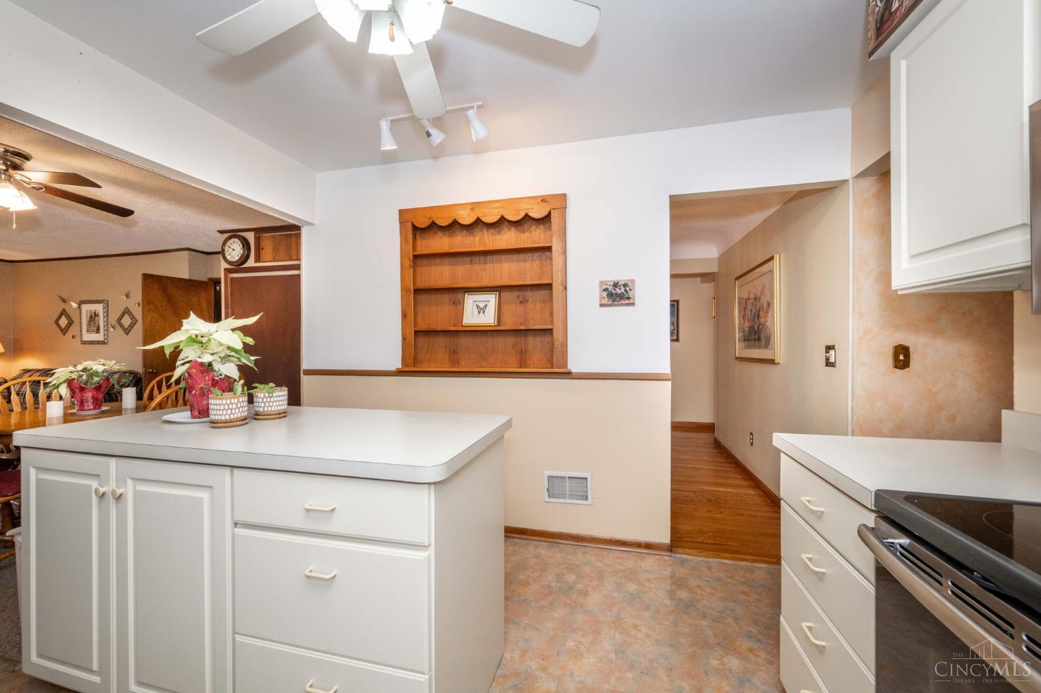 5679 Hollowview Court