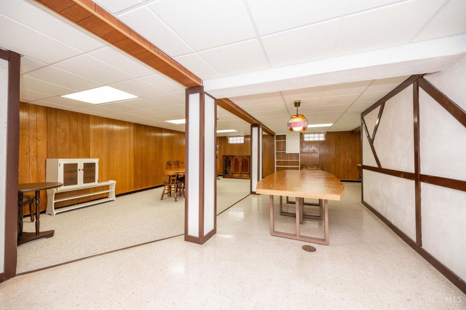 5679 Hollowview Court