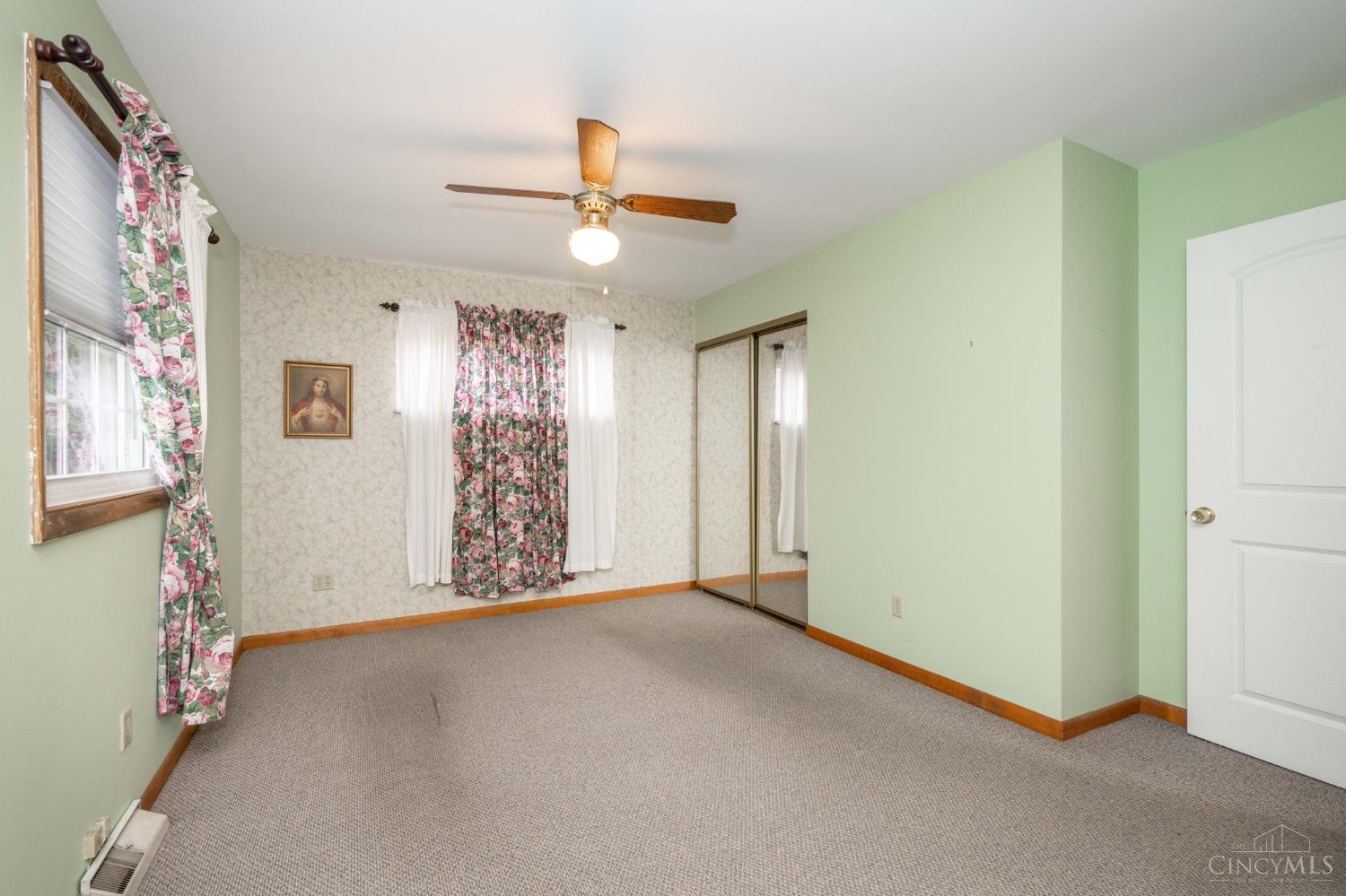 5679 Hollowview Court