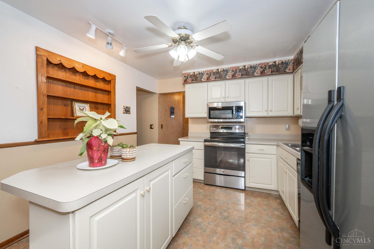 5679 Hollowview Court