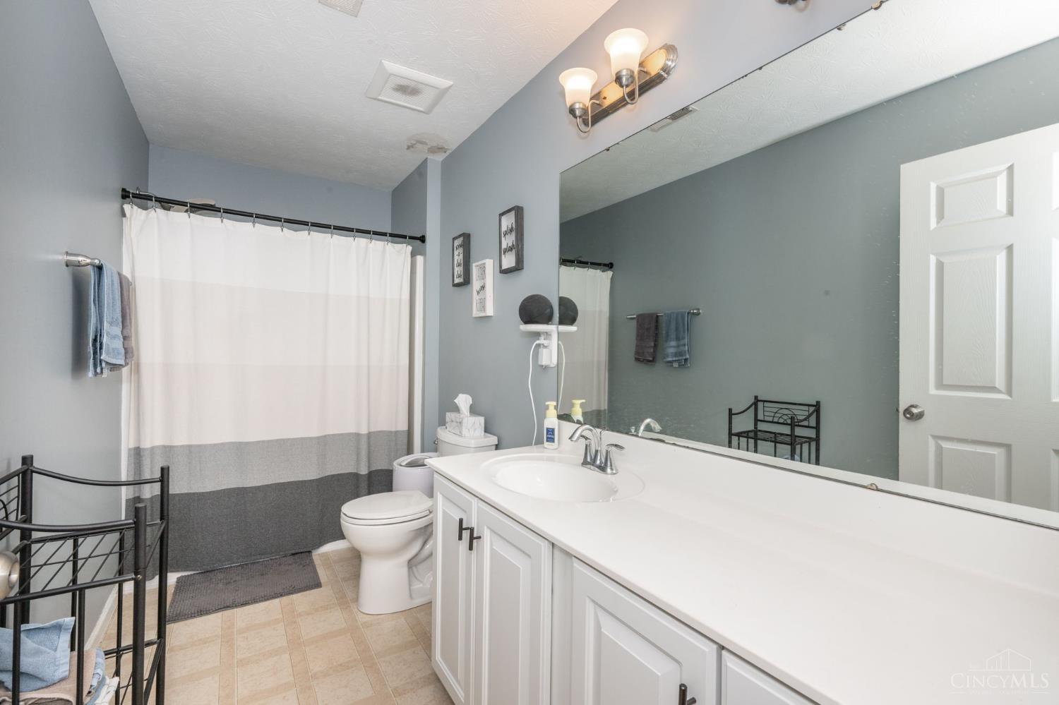 5496 Gwendolyn Ridge